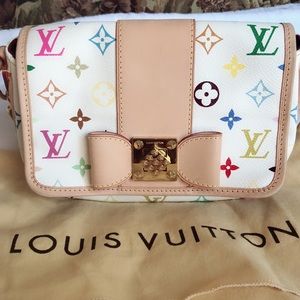 💯% LV clutch